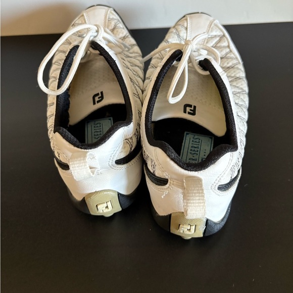 NWT FOOTJOY Women's SuperLites Lopro Spikeless Golf Shoes - Picture 4 of 10